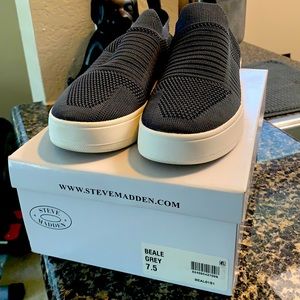 Steve Madden Beale Slipons Grey